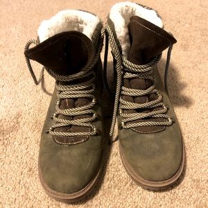 Olive / brown boots